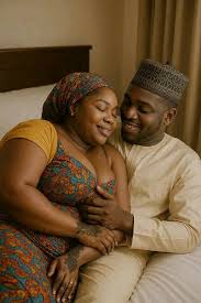 Sirin gindi, kwanciyar aure, zaman aure mai dadi, soyayya tsakanin ma’aurata, yadda ake gamsar da mata a aure, sirrin zaman lafiya a aure.